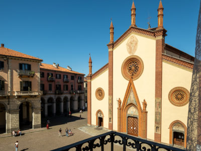 Vista facciata chiesa san donato e piazza